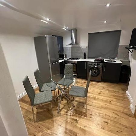 2 Bedroom Apartment In Hampdenrd London Exteriör bild