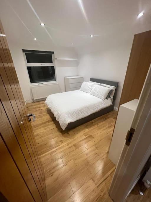 2 Bedroom Apartment In Hampdenrd London Exteriör bild