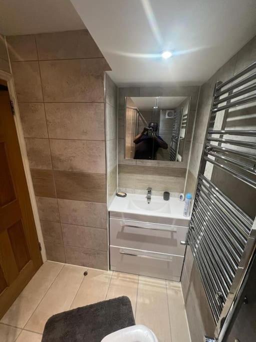 2 Bedroom Apartment In Hampdenrd London Exteriör bild